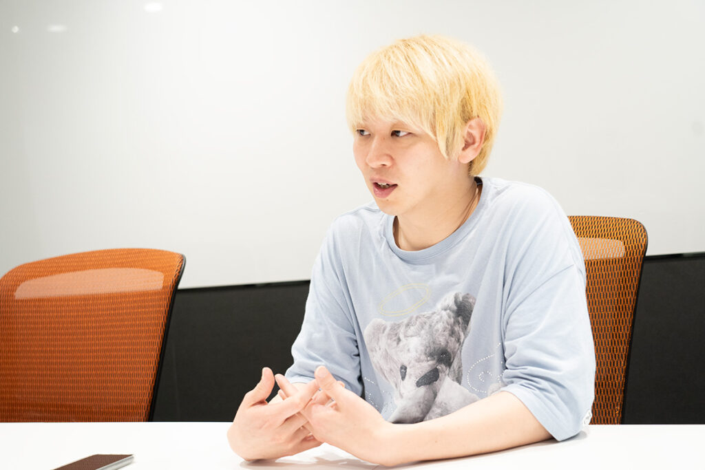 真剣に話すマツタケさん