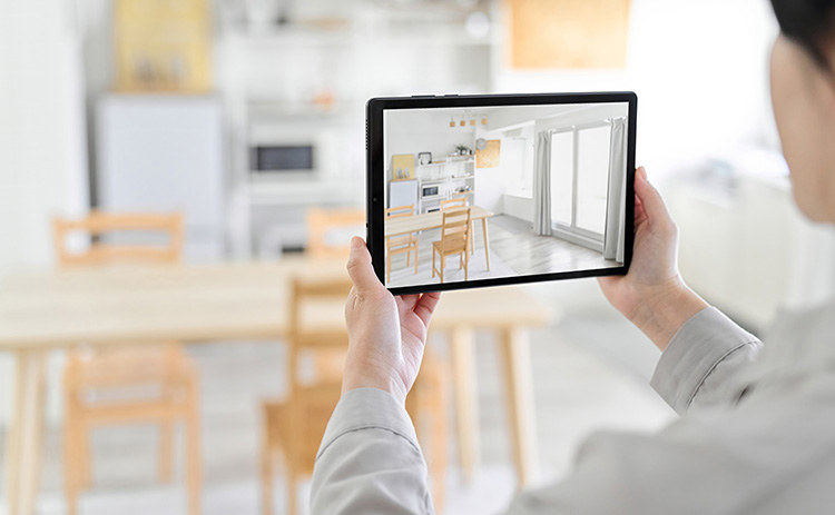 インテリア・建築物件の内装を3DCGで確認する様子